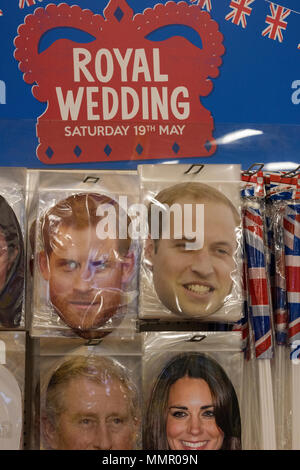 Königliche Hochzeit Harry, William und Megan Markle Karton Masken. Stockfoto