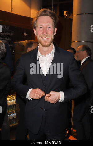 Die Vergabe der "Henri-Nannen-Preis 2018" an der Elbphilharmonie Hamburg. Mit: Louis Klamroth Wo: Hamburg, Deutschland Wann: 11 Apr 2018 Credit: Becher/WENN.com Stockfoto