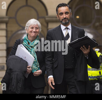 Katalanischen minister Clara Ponsati kommt für die erste Anhörung in Edinburgh Sherrif Gericht in Edinburgh. Mit: Clara Ponsati, aamer Anwar Wo: Edinburgh, Großbritannien Wann: 12 Apr 2018 Credit: Euan Kirsche / WANN Stockfoto