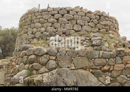 Bei excarvation Nuraghe La Prisgiona, Valle di Capichera, Arzachena, Provinz Sassari, Sardinien, Italien Stockfoto