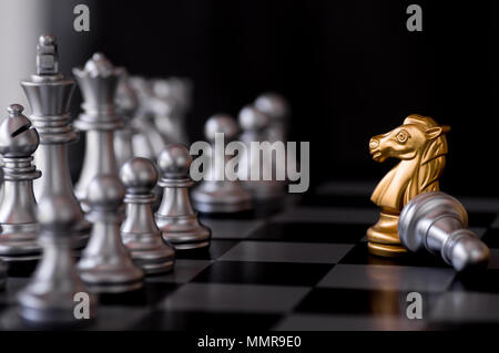 Reiten Schach mit Feind Hintergrund Stockfoto