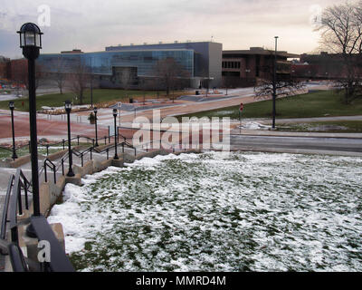 Ansicht der Syracuse University Campus mit dem Newhouse Schule. März 2018 Stockfoto