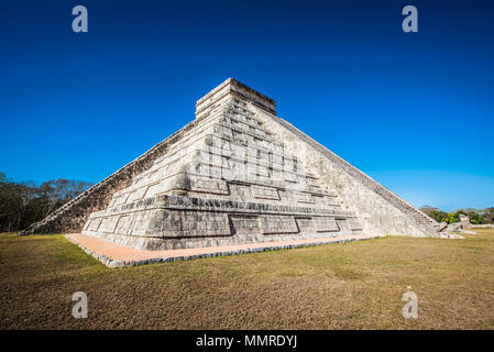 Chichen Itza - El Castillo Pyramide - alten Maya Tempel Ruinen in Yucatan, Mexiko Stockfoto