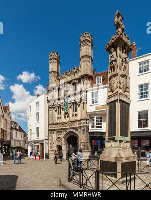 Christchurch Tor und der Alte Buttermarket, Canterbury. Stockfoto