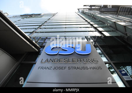 München, Deutschland. 12. Mai 2018. Außenansicht des Regionalbüros der Christlich Sozialen Union (CSU) kurz vor einer geschlossenen Sitzung beginnt. Foto: Andreas Gebert/dpa Quelle: dpa Picture alliance/Alamy leben Nachrichten Stockfoto