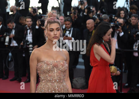 Mai 12, 2018 - Cannes, Frankreich: Hailey Baldwin besucht die "Mädchen der Sonne' Premiere während der 71St Cannes Film Festival. Credit: Idealink Fotografie/Alamy leben Nachrichten Stockfoto