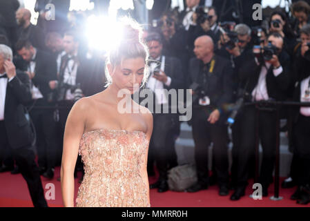 Mai 12, 2018 - Cannes, Frankreich: Hailey Baldwin besucht die "Mädchen der Sonne' Premiere während der 71St Cannes Film Festival. Credit: Idealink Fotografie/Alamy leben Nachrichten Stockfoto