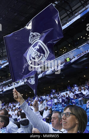 Madrid, Spanien. 12. Mai 2018. Real Madrid Fans in Aktion während der La Liga Match zwischen Real Madrid und Celta de Vigo in Santiago Bernabeu am 12. Mai 2018 in Madrid, Spanien Credit: Jack Abuin/ZUMA Draht/Alamy leben Nachrichten Stockfoto