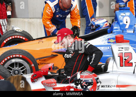 Indianapolis, Indiana, USA. 12. Mai 2018. Wird die Stromversorgung (12) von Australien, feiert nach dem Gewinn der IndyCar Grand Prix in Indianapolis Motor Speedway Straße Kurs in Indianapolis, Indiana. Credit: Justin R. Noe Asp Inc/ASP/ZUMA Draht/Alamy leben Nachrichten Stockfoto