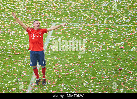 München, Deutschland. 12. Mai 2018. FC Bayern München, München, 12. Mai 2018 Trophy feier Franck Ribery, FCB 7 Deutsche Meisterschaften gewann der zentralen Feier FC BAYERN MÜNCHEN - VFB Stuttgart 1-4 1. Deutschen Fußball-Bundesliga, München, 12. Mai 2018, Saison 2017/2018 © Peter Schatz/Alamy Live News Credit: Peter Schatz/Alamy leben Nachrichten Stockfoto