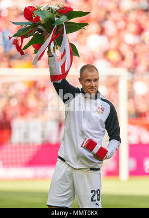 München, Deutschland. 12. Mai 2018. FC Bayern München, München, 12. Mai 2018 Trophy feier Holger Badstuber, VFB 28 ehemaligen FCB-Spieler, auf Wiedersehen Deutsche Meisterschaften gewann der zentralen Feier FC BAYERN MÜNCHEN - VFB Stuttgart 1-4 1. Deutschen Fußball-Bundesliga, München, 12. Mai 2018, Saison 2017/2018 © Peter Schatz/Alamy Live News Credit: Peter Schatz/Alamy leben Nachrichten Stockfoto