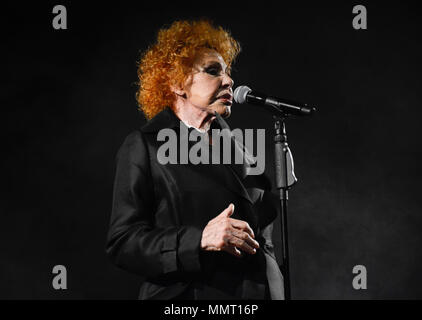 Neapel, Italien. 12. Mai 2018. Ornella Vanoni ist einer der am meisten gutgeschrieben pop Sänger von Italien, sie live am Teatro Augusteo für Ihre Tour "La Mia Storia". Credit: Mariano Montella/Alamy leben Nachrichten Stockfoto