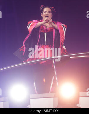 Lissabon, Portugal. 12. Mai 2018. 12. Mai 2018, Portugal, Lissabon: Sänger Netta aus Israel gewinnt den 63. Eurovision Song Contest mit ihrem Song "Spielzeug". Quelle: Jörg Carstensen/dpa/Alamy leben Nachrichten Stockfoto