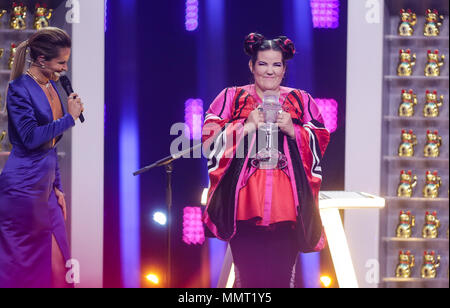 Lissabon, Portugal. 12. Mai 2018. 12. Mai 2018, Portugal, Lissabon: Sänger Netta aus Israel gewinnt den 63. Eurovision Song Contest mit ihrem Song "Spielzeug". Quelle: Jörg Carstensen/dpa/Alamy leben Nachrichten Stockfoto