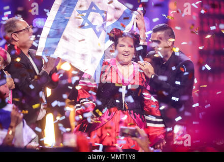 Lissabon, Portugal. 12. Mai 2018. 12. Mai 2018, Portugal, Lissabon: Sänger Netta aus Israel gewinnt den 63. Eurovision Song Contest mit ihrem Song "Spielzeug". Quelle: Jörg Carstensen/dpa/Alamy leben Nachrichten Stockfoto