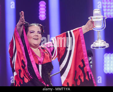 Lissabon, Portugal. 12. Mai 2018. 12. Mai 2018, Portugal, Lissabon: Sänger Netta aus Israel gewinnt den 63. Eurovision Song Contest mit ihrem Song "Spielzeug". Quelle: Jörg Carstensen/dpa/Alamy leben Nachrichten Stockfoto