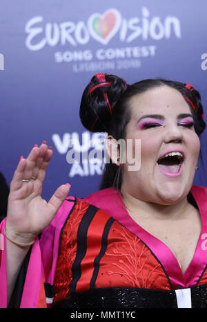 Lissabon, Portugal. 13. Mai, 2018. 12. Mai 2018, Portugal, Lissabon: Sänger Netta aus Israel gewinnt den 63. Eurovision Song Contest mit ihrem Song "Spielzeug". Quelle: Jörg Carstensen/dpa/Alamy leben Nachrichten Stockfoto