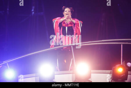 Lissabon, Portugal. 12. Mai 2018. 12. Mai 2018, Portugal, Lissabon: Sänger Netta aus Israel gewinnt den 63. Eurovision Song Contest mit ihrem Song "Spielzeug". Quelle: Jörg Carstensen/dpa/Alamy leben Nachrichten Stockfoto