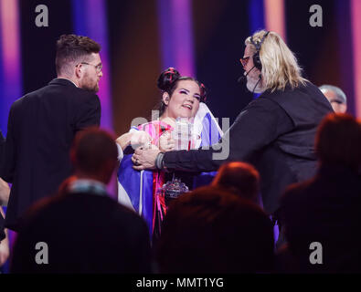 Lissabon, Portugal. 12. Mai 2018. 12. Mai 2018, Portugal, Lissabon: Sänger Netta aus Israel gewinnt den 63. Eurovision Song Contest mit ihrem Song "Spielzeug". Quelle: Jörg Carstensen/dpa/Alamy leben Nachrichten Stockfoto