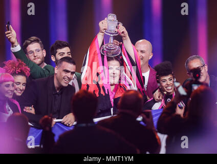 Lissabon, Portugal. 12. Mai 2018. 12. Mai 2018, Portugal, Lissabon: Sänger Netta aus Israel gewinnt den 63. Eurovision Song Contest mit ihrem Song "Spielzeug". Quelle: Jörg Carstensen/dpa/Alamy leben Nachrichten Stockfoto