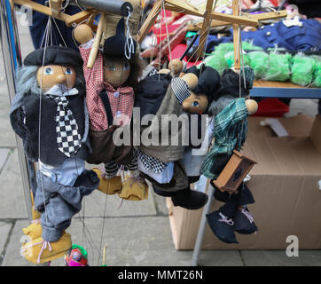 London, UK, 13. Mai 2018 Punch und Judy Enthusiasten aus dem ganzen Land versammelten sich im Garten von St. Paul Kirche in Covent Garden Heute ist der 356. Geburtstag von Herrn Dorn mit traditionellen Puppenspiel und Spaß für die ganze Familie @Paul Quezada-Neiman/Alamy Leben Nachrichten zu feiern. Stockfoto