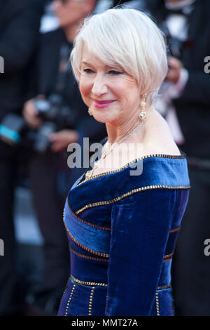 Cannes, Frankreich. 13. Mai, 2018. Cannes, Frankreich. 13. Mai, 2018. Cannes, Frankreich. 13. Mai, 2018. Cannes, Frankreich. 12. Mai 2018. Schauspielerin Helen Mirren an der Mädchen der Sonne (Les Filles du Soleil) Galavorstellung am 71. Cannes Film Festival, Samstag 12. Mai 2018, Cannes, Frankreich. Foto: Doreen Kennedy Credit: Doreen Kennedy/Alamy Live News Credit: Doreen Kennedy/Alamy Live News Credit: Doreen Kennedy/Alamy leben Nachrichten Stockfoto