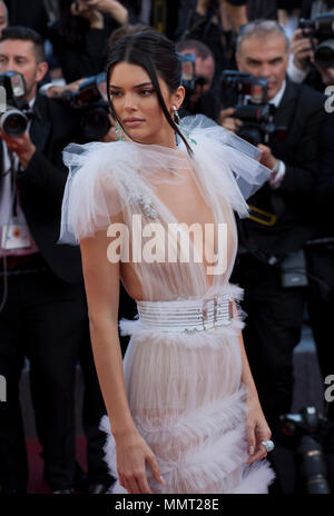 Cannes, Frankreich. 13. Mai, 2018. Cannes, Frankreich. 13. Mai, 2018. Cannes, Frankreich. 13. Mai, 2018. Cannes, Frankreich. 12. Mai 2018. Kendall Jenner an der Mädchen der Sonne (Les Filles du Soleil) Galavorstellung am 71. Cannes Film Festival, Samstag 12. Mai 2018, Cannes, Frankreich. Foto: Doreen Kennedy Credit: Doreen Kennedy/Alamy Live News Credit: Doreen Kennedy/Alamy Live News Credit: Doreen Kennedy/Alamy leben Nachrichten Stockfoto