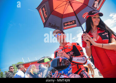 Imola, Italien. 13. Mai 2018. Die Superbike Bikes im 2. Rennen auf der Rennstrecke in Imola Dino und Enzo Ferrari für den italienischen Runde von Imola, Italien. 13. Mai 2018. Die Superbike-WM. Im Bild: 33 Marco Melandri ITA Ducati Panigale R (Aruba.it Racing Ducati). 13/05/2018, Imola, Italien Quelle: Unabhängige Fotoagentur Srl/Alamy leben Nachrichten Stockfoto