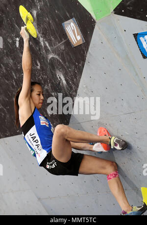Tai'An der chinesischen Provinz Shandong. 13. Mai, 2018. Akiyo Noguchi aus Japan konkurriert während der Frauen bouldern Spiel der IFSC Clmbing Wm in Tai'an, der ostchinesischen Provinz Shandong, 13. Mai 2018. Credit: Zhu Zheng/Xinhua/Alamy leben Nachrichten Stockfoto
