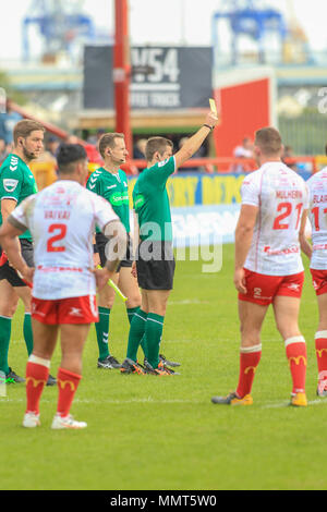 13. Mai 2018, kcom Craven Park, Hull, England; Ladbrokes Challenge Cup Rugby, Rumpf Kr v Wigan Warriors; John Bateman von Wigan Warriors sehen gelb Credit: Aktuelles Bilder/Alamy leben Nachrichten Stockfoto