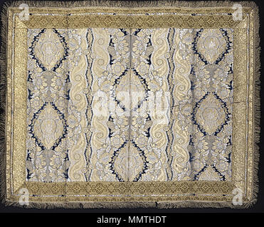 . Englisch: Russland, Abdeckung der Lace-Patterned Brocade Textil, Seide, Gold und Silber metallic Threads, Seide, Brokat Chenille, 63 x 49 cm. (160.02 x 125.73 cm) insgesamt mit 2 cm Rand 54 x 67 1/2 Geschenk von Anton Lourie (M. 75.68), Los Angeles County Museum der Kunst English: Seidenbrokat Čeština: Hedvabny Brokat. Anfang des 18. Jahrhunderts. Diese Datei fehlt, Informationen zum Autor. Brokat 3 Stockfoto