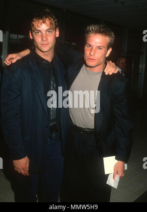 CENTURY CITY, CA - 14. Juni: (L-R) Schauspieler Eric DaRe und James Marshall besuchen ABC TV Partner Party im Century Plaza Hotel am 14. Juni 1990 in Century City, Kalifornien. Foto von Barry King/Alamy Stock Photon Stockfoto