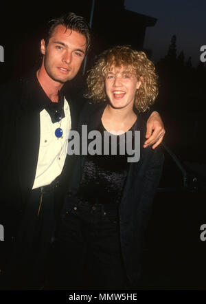 CENTURY CITY, CA - 14. Juni: (L-R) Schauspieler James Wilder und Schauspielerin Emily Lloyd Besuchen ABC TV Partner Party im Century Plaza Hotel am 14. Juni 1990 in Century City, Kalifornien. Foto von Barry King/Alamy Stock Photon Stockfoto