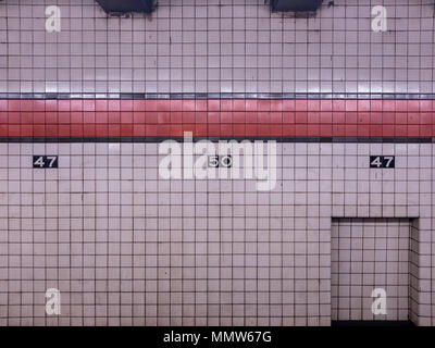 New York City - 6. März 2018: 47-50 Rockefeller Center u-bahn Station in Midtown Manhattan in New York City. Stockfoto