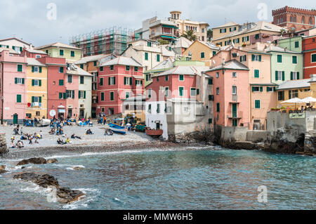 Genua, Italien, 14. Mai 2017: Architektur der Boccadasse - kleines Fischerdorf in der Nähe der Stadt Genua, Italien. Stockfoto