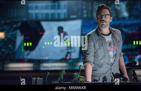 Erscheinungsdatum: Juni 12, 2015 TITEL: Jurassic World Studio: Universal Pictures Regie: Colin Trevorrow PLOT: Ein neues Theme Park, auf dem ursprünglichen Aufstellungsort von Jurassic Park gebaut, schafft eine gentechnisch veränderte Pflanze Dinosaurier, die Auffangvorrichtungen entkommt und geht auf einen Amoklauf. STARRING: Chris Pratt, Bryce Dallas Howard, Ty Simpkins. (Bild: © Universal Pictures/Entertainment Bilder) Stockfoto