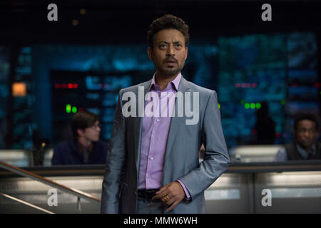 Erscheinungsdatum: Juni 12, 2015 TITEL: Jurassic World Studio: Universal Pictures Regie: Colin Trevorrow PLOT: Ein neues Theme Park, auf dem ursprünglichen Aufstellungsort von Jurassic Park gebaut, schafft eine gentechnisch veränderte Pflanze Dinosaurier, die Auffangvorrichtungen entkommt und geht auf einen Amoklauf. STARRING: Chris Pratt, Bryce Dallas Howard, Ty Simpkins. (Bild: © Universal Pictures/Entertainment Bilder) Stockfoto