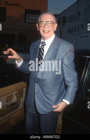 WEST Hollywood, CA - 13. Juli: Schauspieler Milton Berle besuchen Milton Berle's 82. Geburtstag party Im Improv am 13. Juli 1990 in West Hollywood, Kalifornien. Foto von Barry King/Alamy Stock Foto Stockfoto