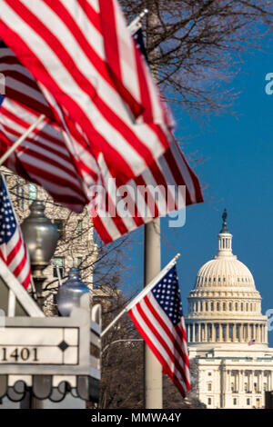 APRIL 11, 2018 - Washington D.C. - USA Flaggen frame US Capitol, Washington D.C. Stockfoto