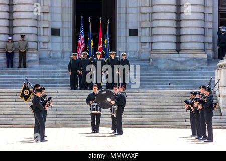 APRIL 9, 2018 - ANNAPOLIS Maryland - Midshipmen sind in Formation vor der Mittagspause, US Naval Academy in Annapolis, Maryland gesehen Stockfoto