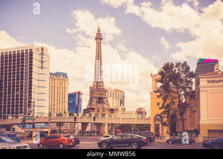 LAS VEGAS, Nevada - 17. MAI 2017: Blick vom Las Vegas Strip von vielen Luxus Resorts, Hotels und Casinos einschließlich Paris Las Vegas und Bally's. Diese imag Stockfoto