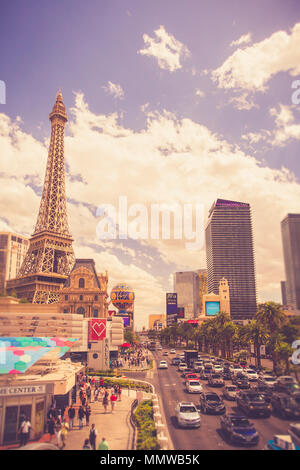 LAS VEGAS, Nevada - 17. MAI 2017: Blick vom Las Vegas Strip von vielen Luxus Resorts, Hotels und Casinos einschließlich Paris Las Vegas und Bally's. Diese imag Stockfoto