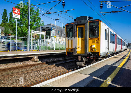 Mehr Anglia Zug am Whittlesford Parkway Bahnhof ankommen, südlich von Cambridge, auf dem Weg nach London Liverpool Street. Stockfoto