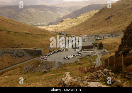 Zu Beginn der Zustimmung zu Fleetwith Pike zurück über die honister Schiefer Blick auf das wunderschöne Tal Stonethwaite Stockfoto