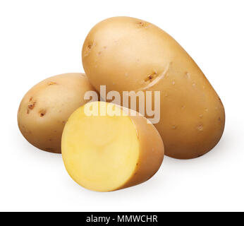 Zwei ganze Frische ungeschälte Kartoffeln und die Hälfte isoliert auf weißem Hintergrund Stockfoto