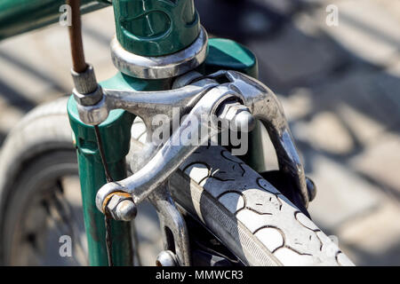 Rad der Retro Sport Bike mit den Bremsen. Stockfoto