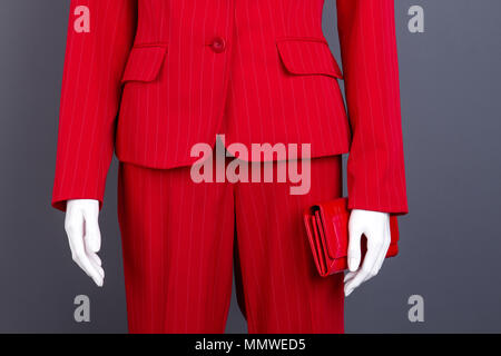 Formalen Stil roten Anzug und Geldbeutel. Stockfoto