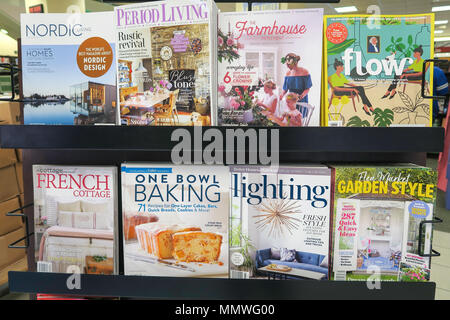 Magazin mit Magazin (bedeckt), USA Stand Stockfoto