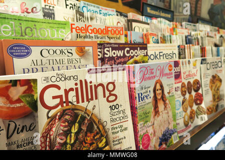 Magazin mit Magazin (bedeckt), USA Stand Stockfoto