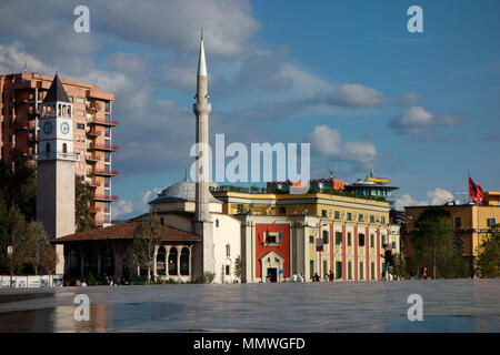 Et'Hem Bey Moschee auf Skanderbeg Square in Tirana, Albanien, Balkan Stockfoto